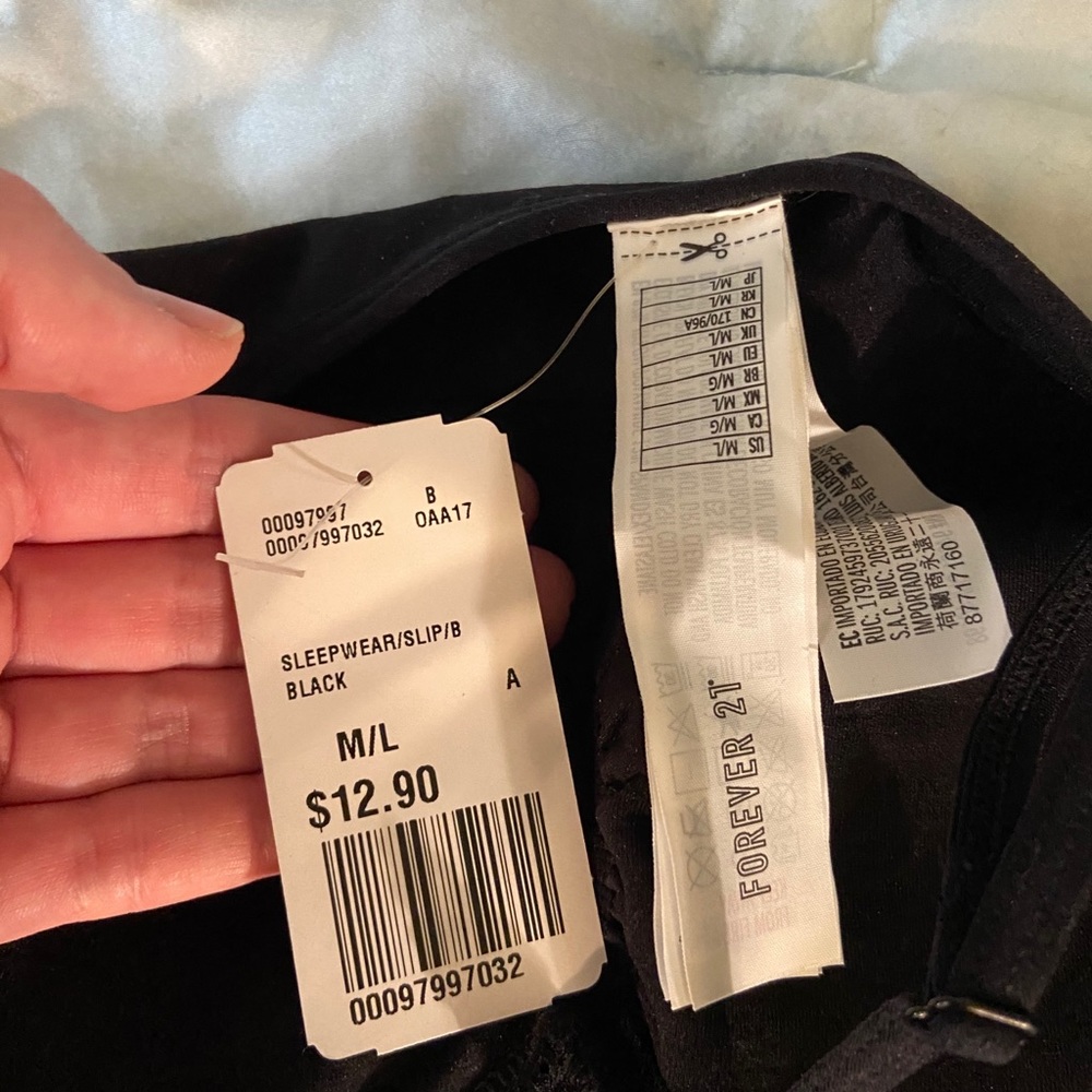 NWT slip - Picture 2 of 3
